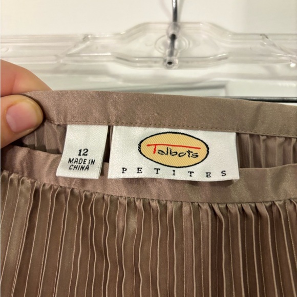 Talbots A-Line Pleated Skirt in Taupe - Picture 4 of 5